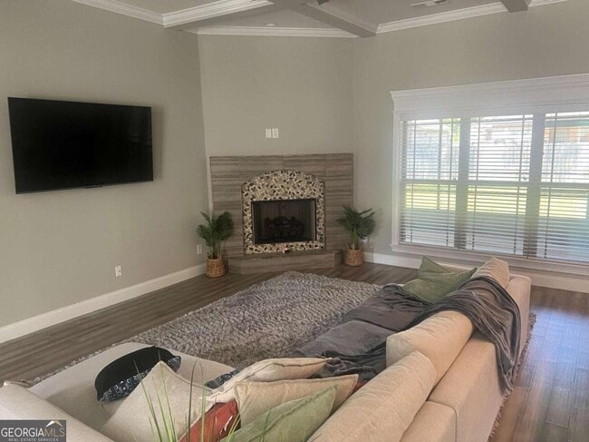 Building Photo - 100 Newport Ave