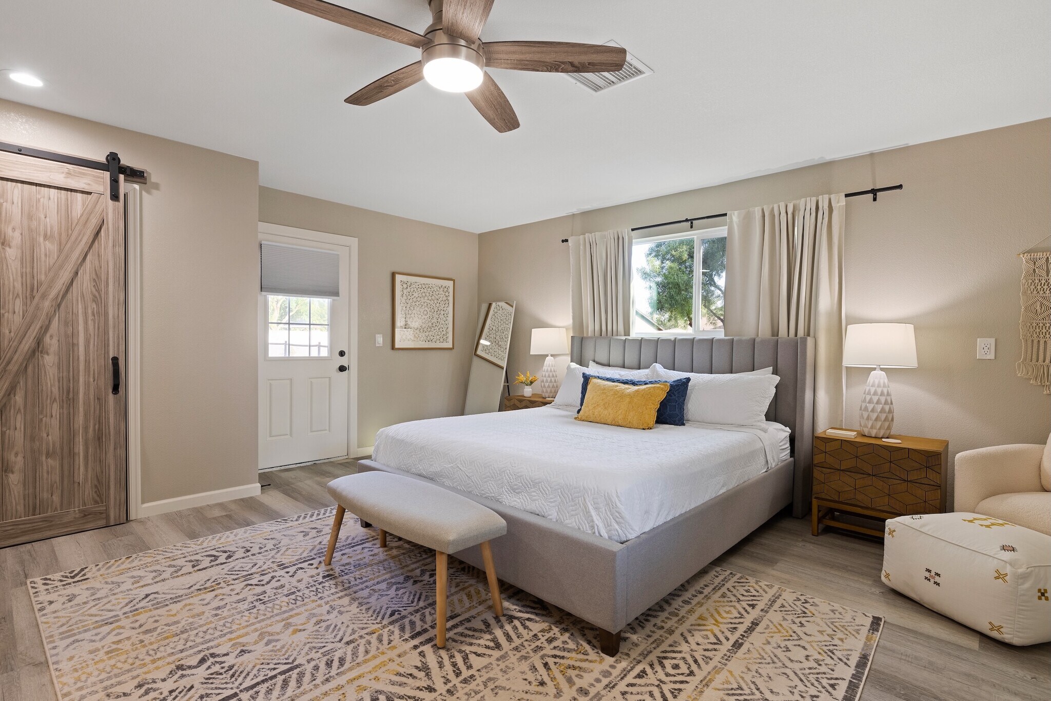 Large Master Bedroom - 4445 E Sharon Dr