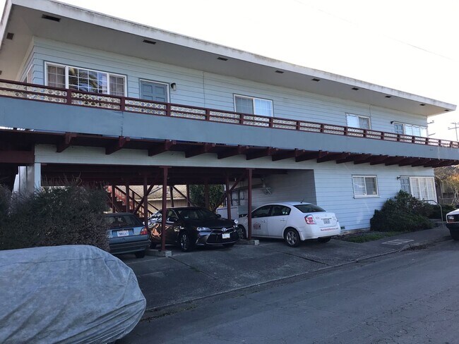 Building Photo - 2312pontoni