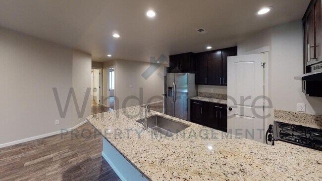 Building Photo - Evan41