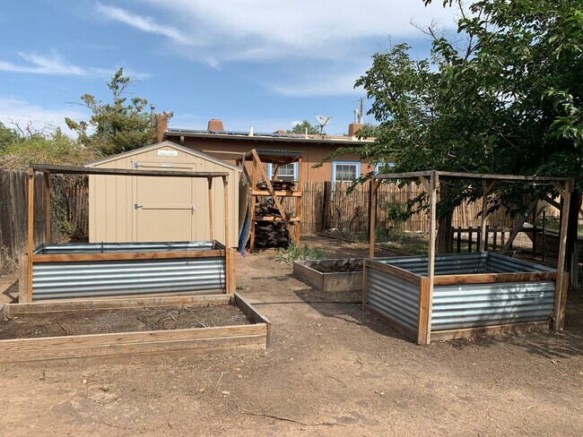 Building Photo - Lovely 2 Bedroom, 2 Bath Home Near Old Town! Available Now!