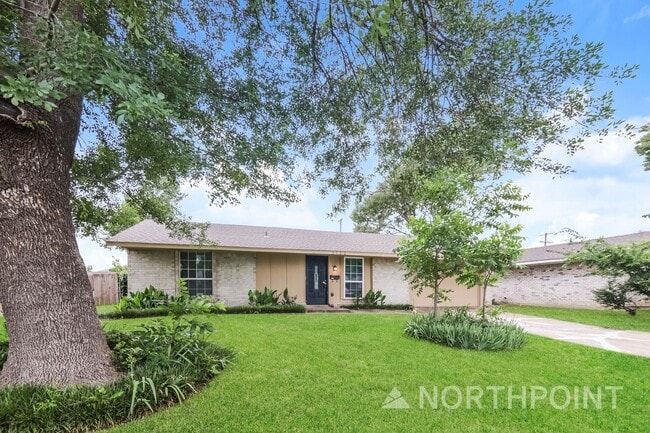 Building Photo - 3 BR/2BA | Newly Renovated Single Family Home | With Garage| Spacious Layout & Modern Upgrades!