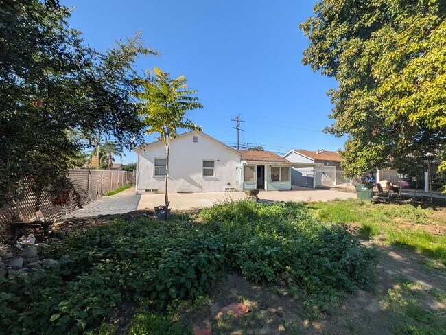 Building Photo - Charming Newly Remodeled 2-Bedroom Home