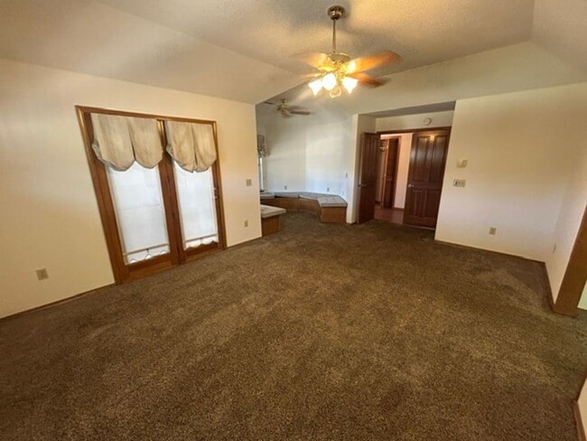 Building Photo - 3 Bedroom 2 Bathroom with a Bonus Room and Pool in the El Diamante School District!
