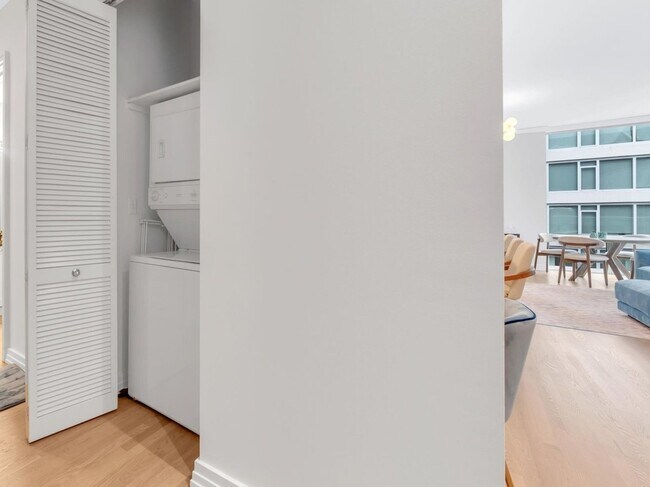 Building Photo - 170 W Polk St