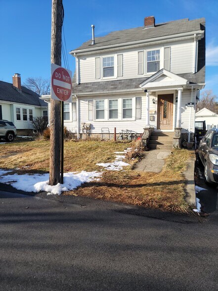 Building Photo - 94 Gill St