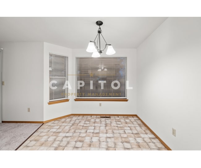 Building Photo - 1404 5th Ave SW