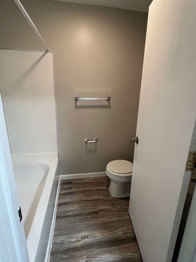 Building Photo - 1301 N Olney St