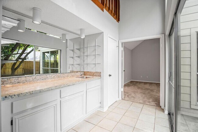 Building Photo - 22 S Rain Forest Ct