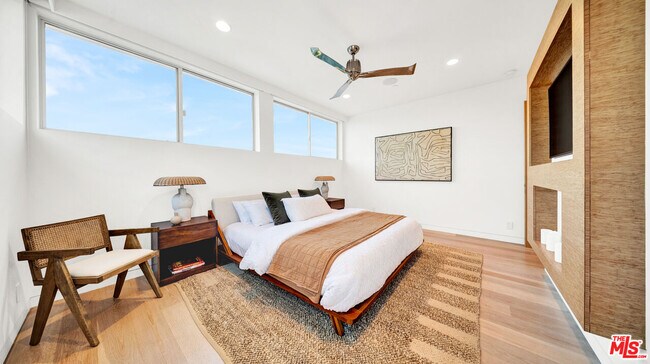 Building Photo - 2915 Tuna Canyon Rd