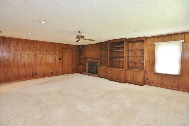 Building Photo - 1321 Conrad Ln