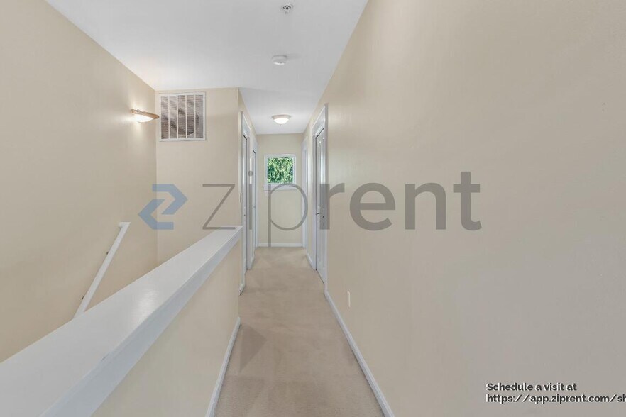 Building Photo - 7909 SW 31st Ave