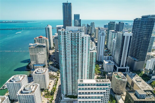 Building Photo - 950 Brickell Bay Dr