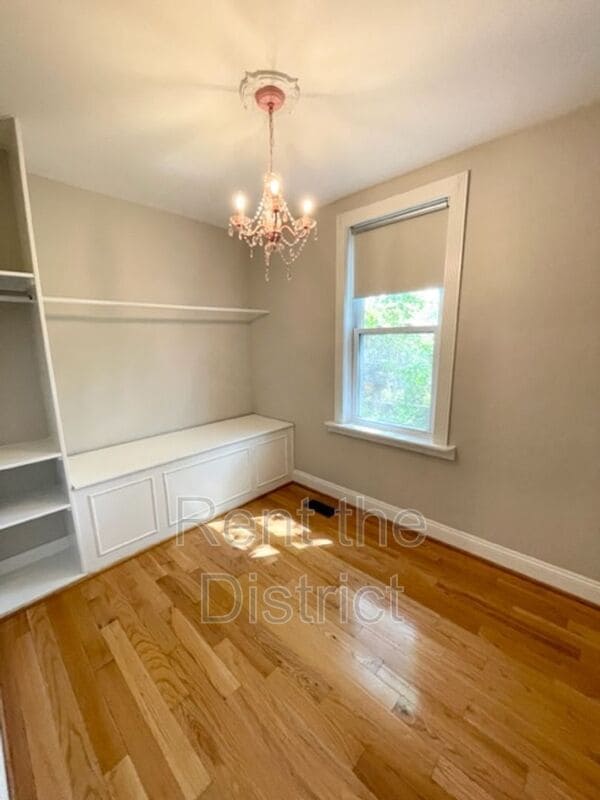 Building Photo - 525 5th St NE