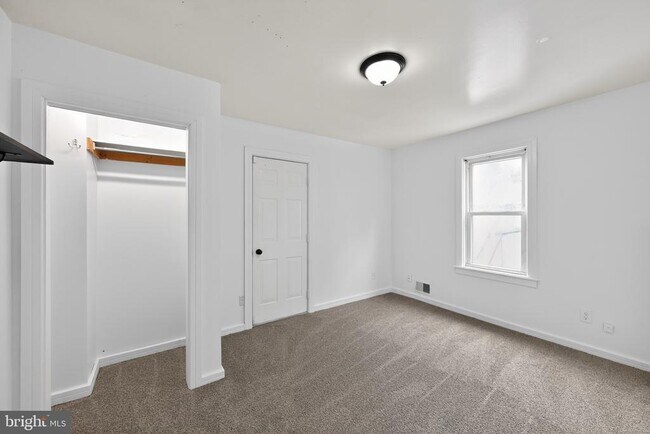 Building Photo - 365 N Prune St