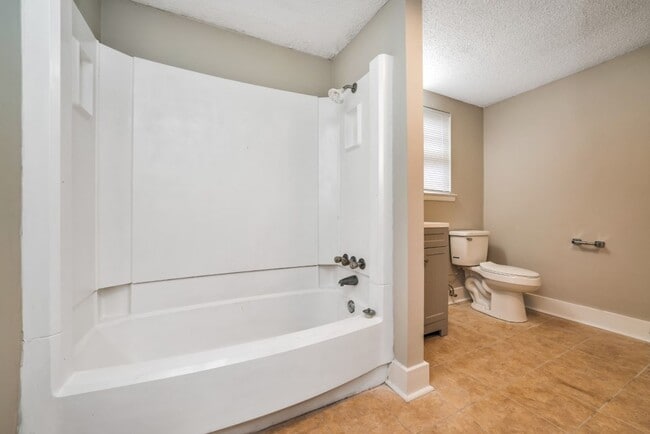 Building Photo - Renovated 3BR Gem in Sumiton