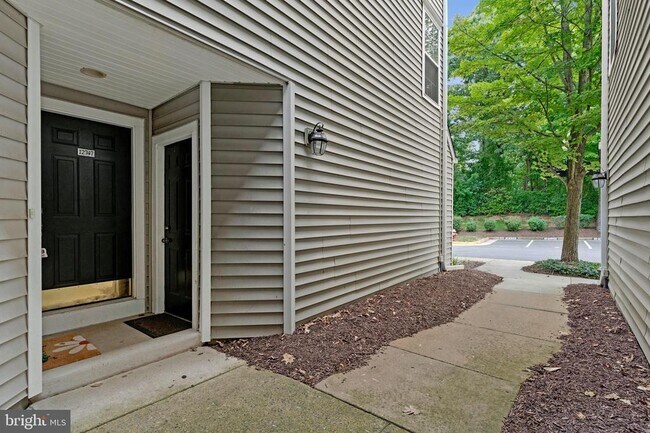 Building Photo - 12747 Fair Briar Ln