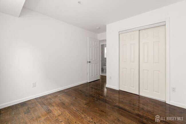 Building Photo - 496 S 18th St