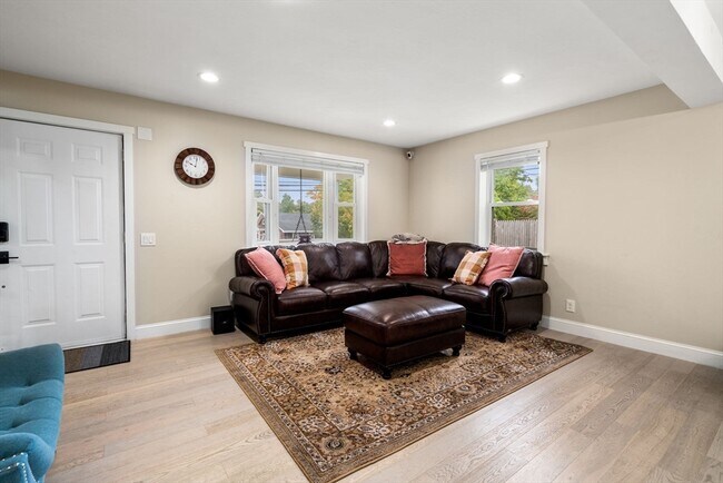 Building Photo - 63 Pine St