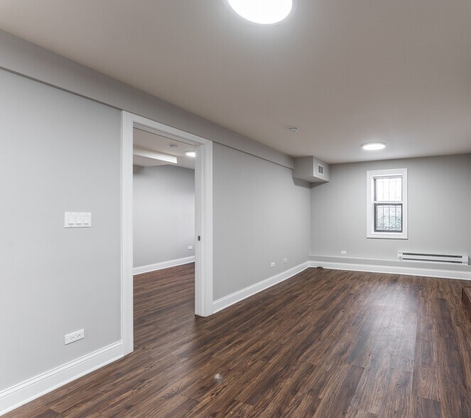 Building Photo - 5742 N Winthrop Ave