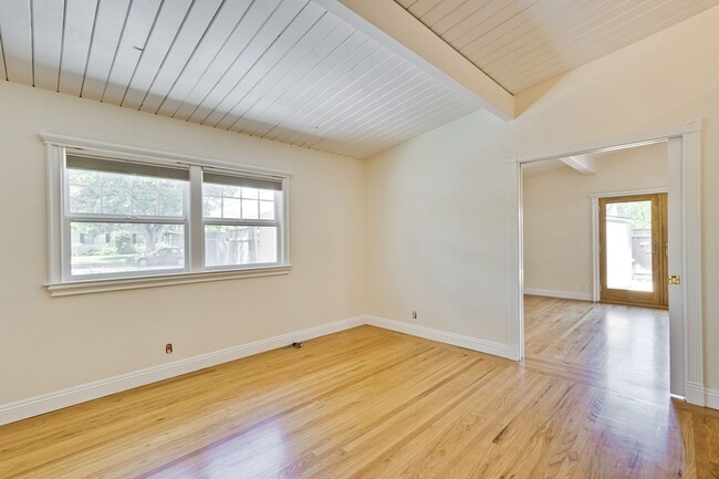 Building Photo - Beautifully Remodeled Home in Prime Cambri...