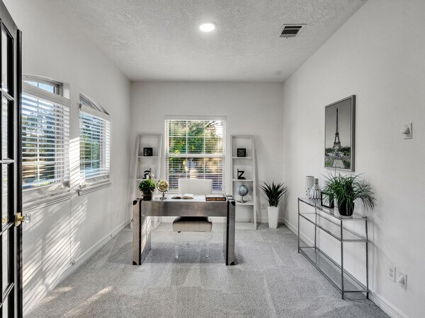 Building Photo - 2523 Watts St