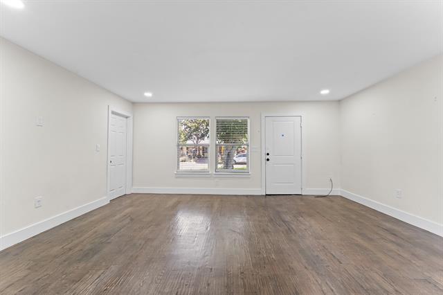 Building Photo - 3806 Castle Hills Dr