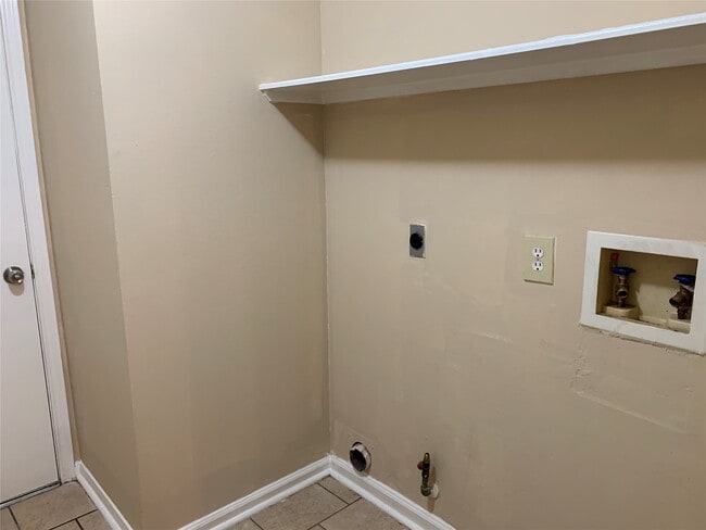 Building Photo - 123 Chandler Ct