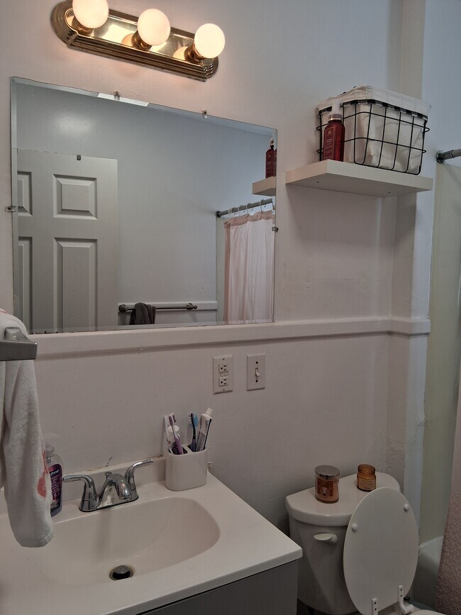 Building Photo - Joyanne Court