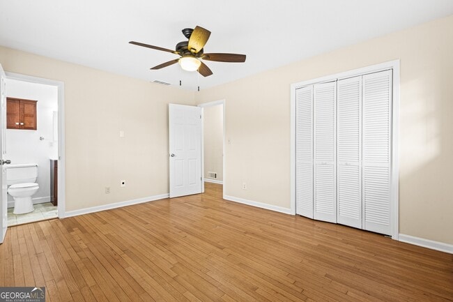 Building Photo - 816 Valley Creek Dr