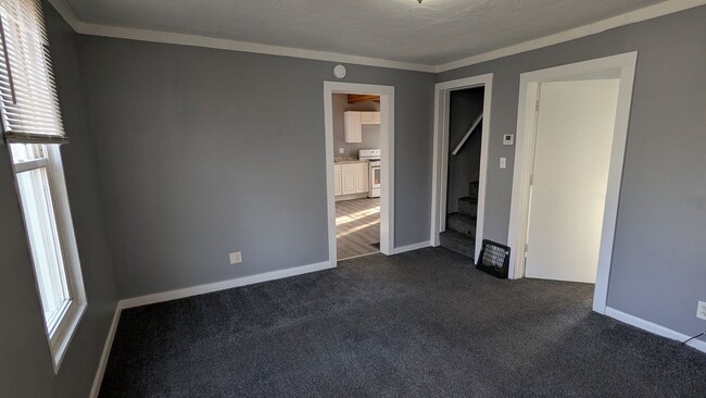 Building Photo - Charming 3-bedroom, 1-bathroom home located in the heart of Akron