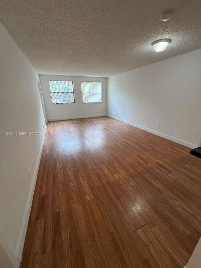 Building Photo - 8160 Geneva Ct