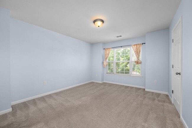 Building Photo - Creekside at Brentwood!