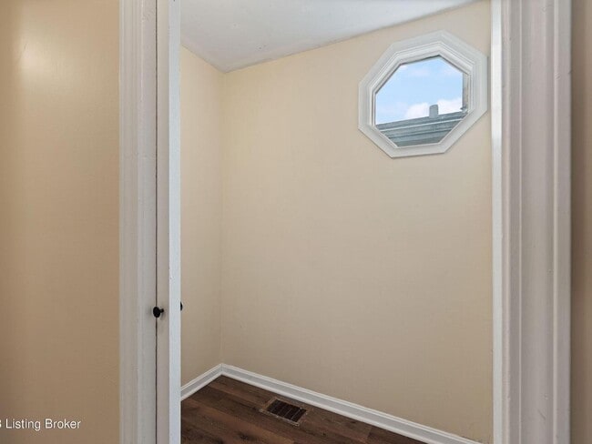 Building Photo - 1406 Walter Ave