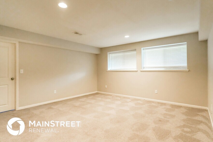 Building Photo - 203 NE Katie Ct