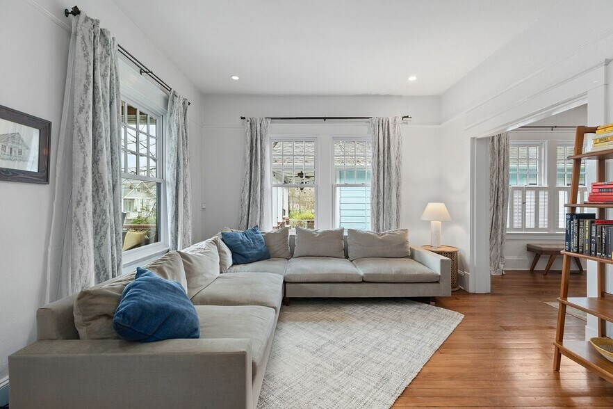 Building Photo - 309 Ferguson St NE