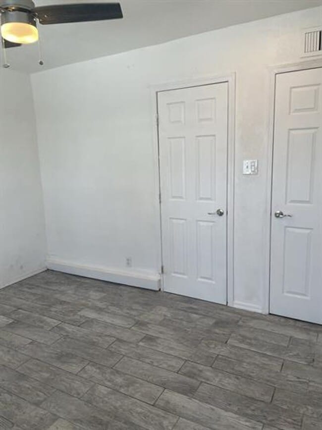 Building Photo - 3337 E Flower St