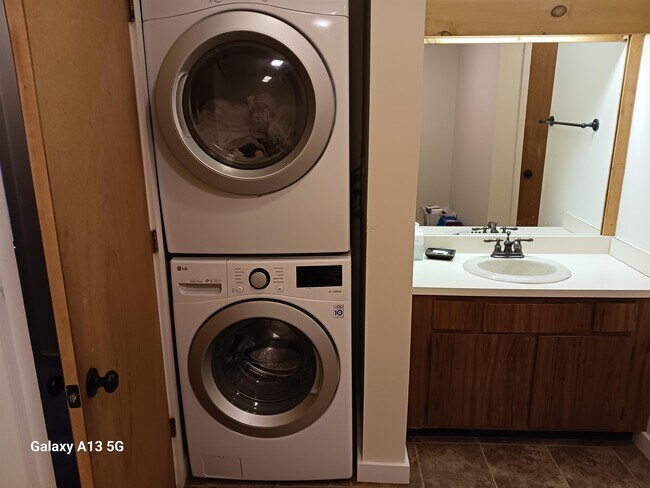 Building Photo - 114 Easterly Rd