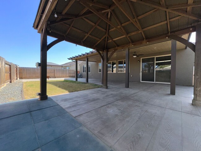 Building Photo - NW Visalia Home Coming Soon!