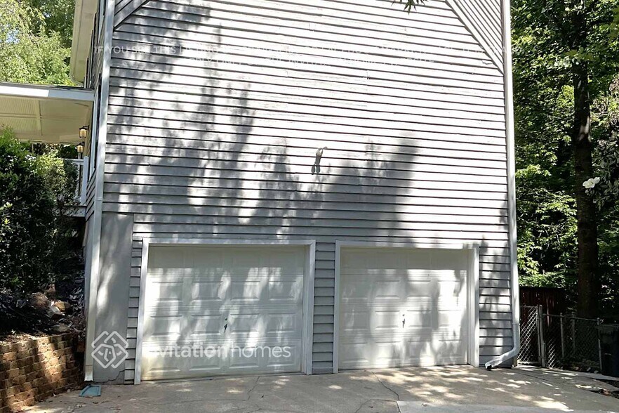 Building Photo - 2073 Kinridge Rd