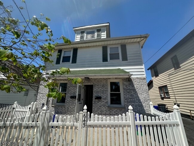 Primary Photo - 645 8th St