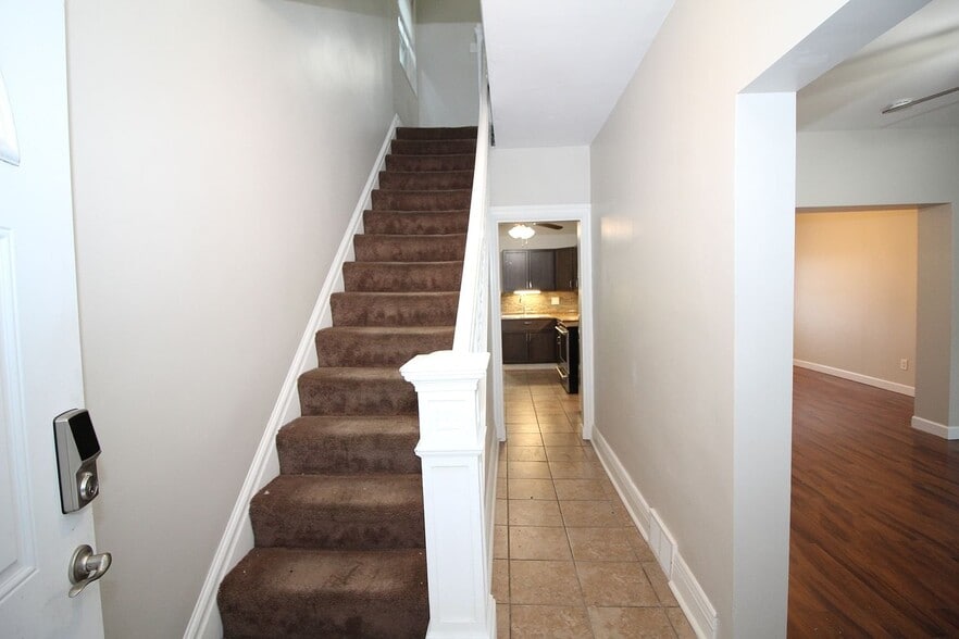 Building Photo - 249 Dilworth St