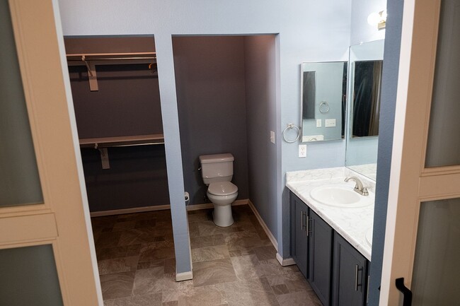 Building Photo - 462 Chambers Way