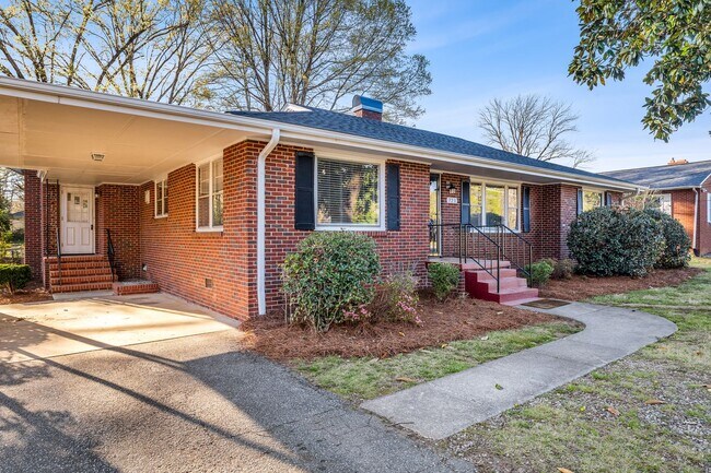 Building Photo - NW - Large Brick Ranch, Updated, Hardwoods, LR, DR, Den, Two Decorative Fire Places, Fenced, Stor...