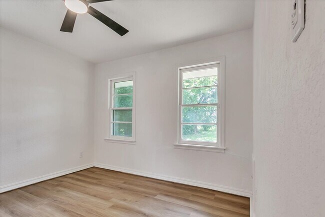 Building Photo - 2116 Andover Ct