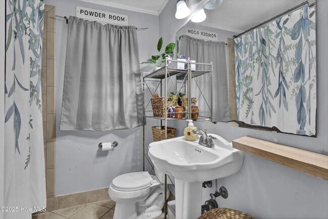 Building Photo - 236 Spruce Dr