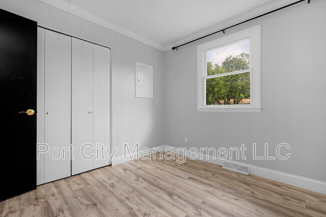 Building Photo - 2431 Clydesdale Rd