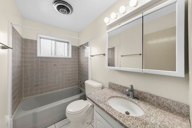 Building Photo - 393 Huntington Ln