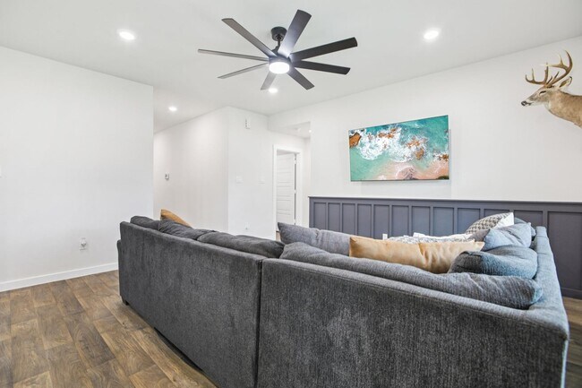 Building Photo - 109 Netherland St