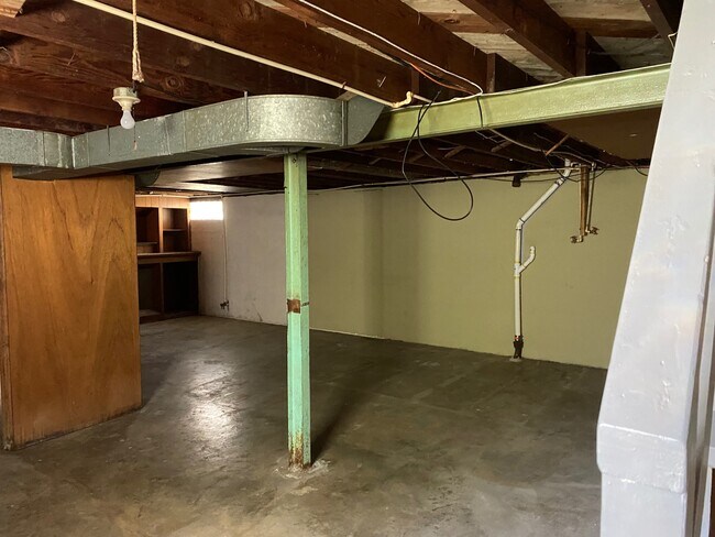 Building Photo - 835 Canaan Ave